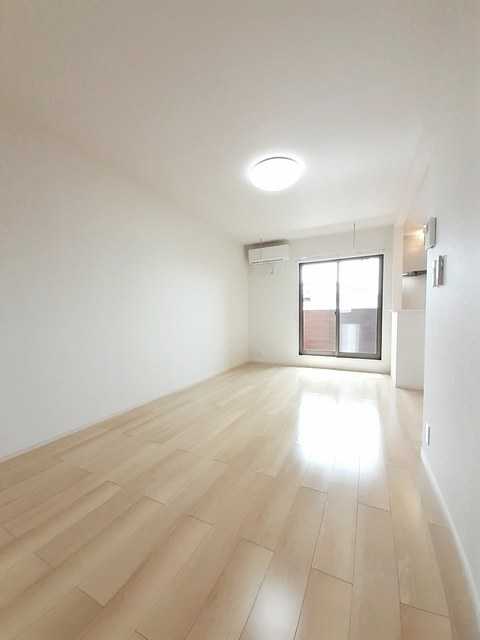 ��ʌ��@�c�s���m�؂Q���ڂ̃A�p�[�g�̋��ԁE���r���O