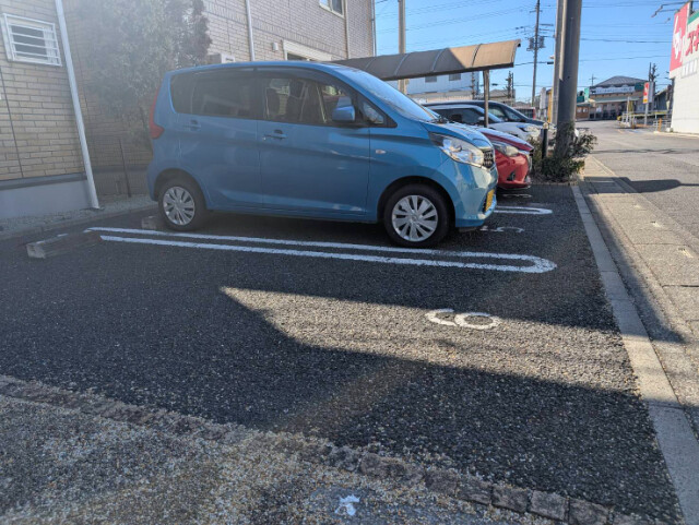 ��ʌ��������܎s�k��{�����̃A�p�[�g�̒��ԏ�