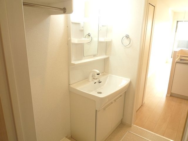 ��ʌ�����s�厚���̃A�p�[�g�̐��ʏ�