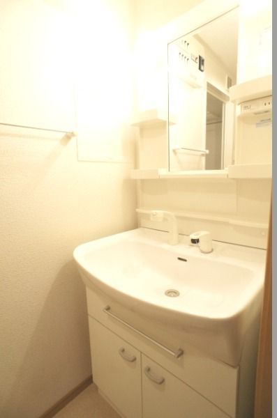 ��ʌ��������܎s�΋�{�{�Q���ڂ̃A�p�[�g�̐��ʏ�