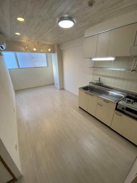 ��ʌ������s�h���R���ڂ̃}���V�����̋��ԁE���r���O