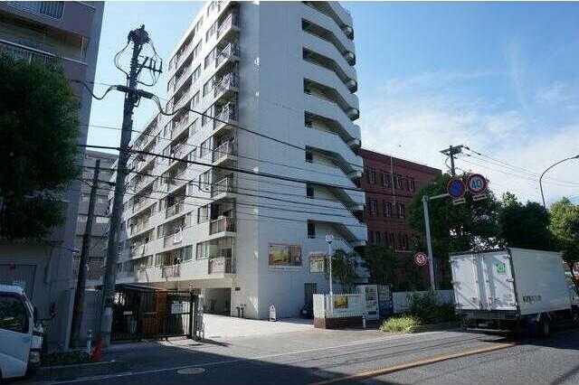 ��ʌ������s�h���R���ڂ̃}���V�����̃G���g�����X