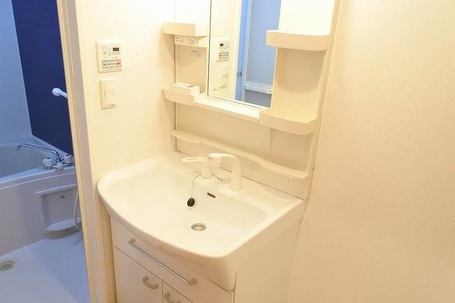 ��ʌ�����s�厚���s���̃A�p�[�g�̐��ʏ�