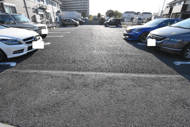 ��ʌ�����s�厚���s���̃A�p�[�g�̒��ԏ�