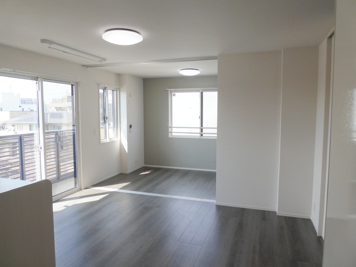 ��ʌ�����s���L�Q���ڂ̃A�p�[�g�̋��ԁE���r���O