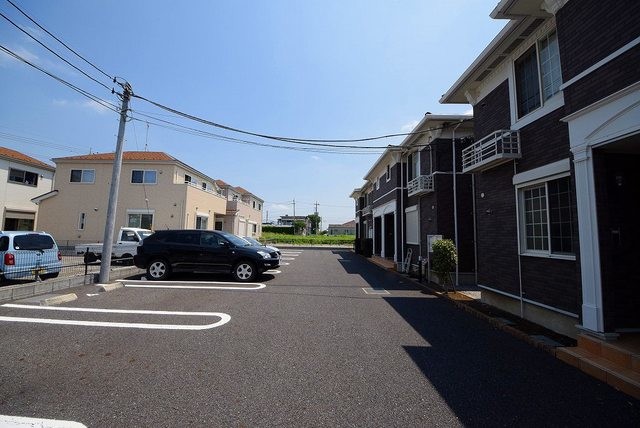 ��ʌ�����s�厚���s�����̃A�p�[�g�̒��ԏ�