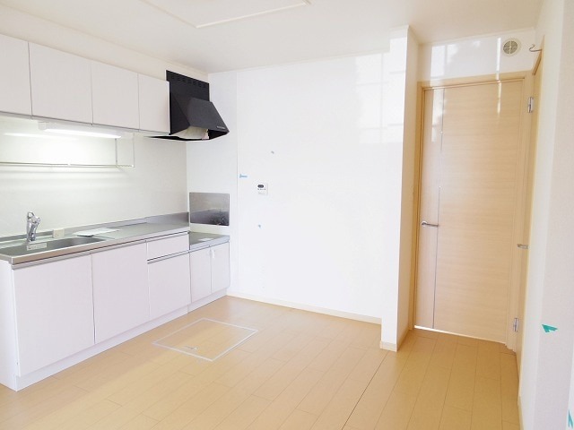 ��ʌ�����s�厚���s�̉Ƃ̃A�p�[�g�̋��ԁE���r���O