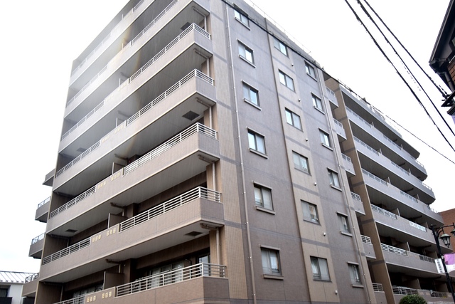 ��ʌ��������܎s��{��{���S����54�̃}���V�����̌����O��