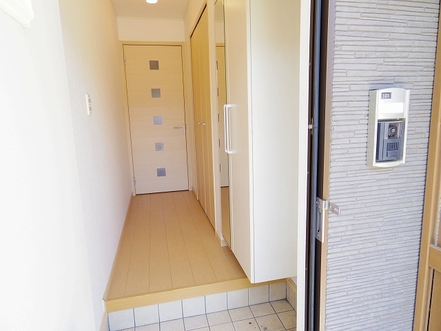 ��ʌ�����s�厚���s�̉Ƃ̃A�p�[�g�̌���