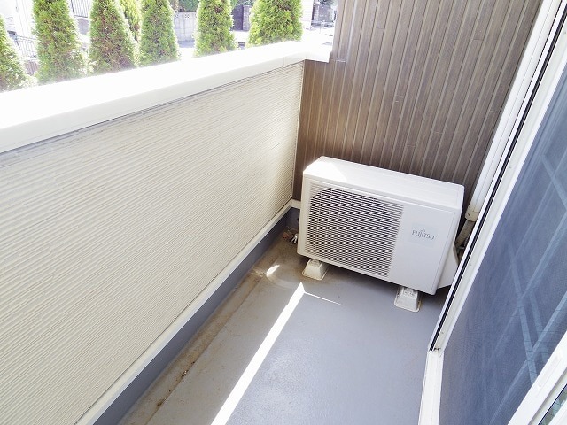 ��ʌ�����s�厚���s�̉Ƃ̃A�p�[�g�̃o���R�j�[