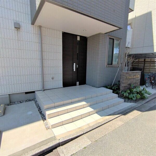 ��ʌ��������܎s�Y�a��̉ƂV���ڂ̃}���V�����̃G���g�����X