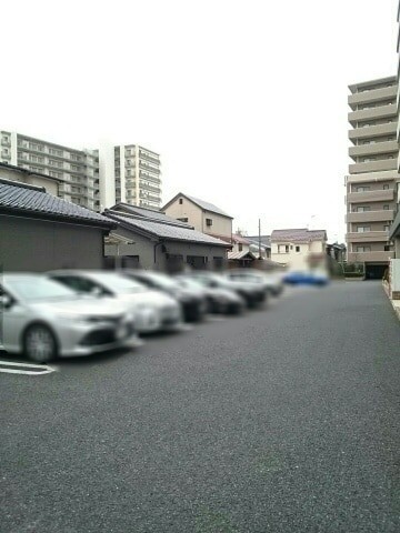 ��ʌ��t�����s���Ǔ��R���ڂ̃}���V�����̒��ԏ�