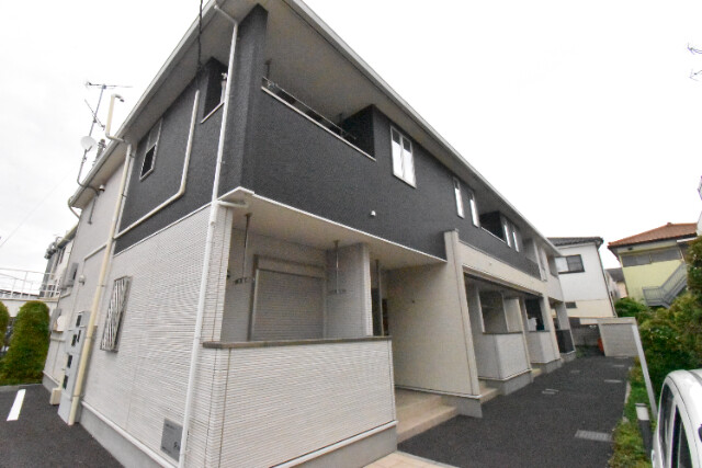 ��ʌ�����s�厚���s�̉Ƃ̃A�p�[�g�̌����O��