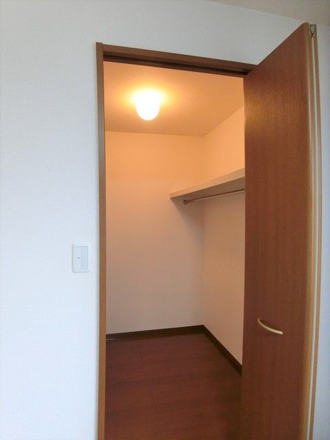 ��ʌ�����s�厚���Ԃ̃A�p�[�g�̎��[