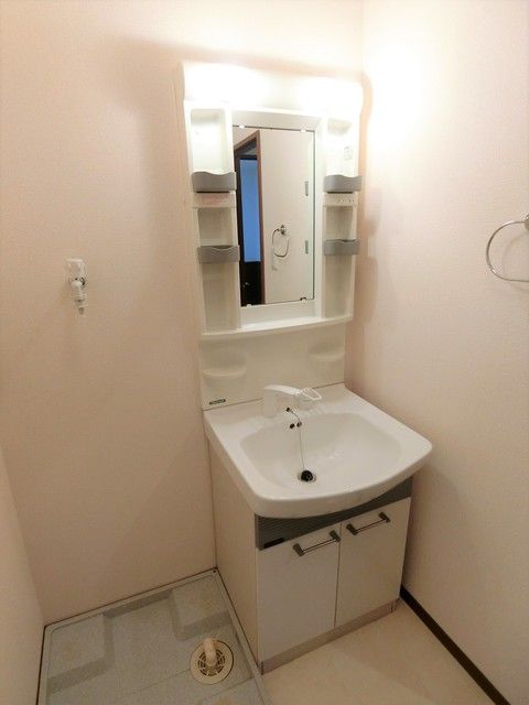 ��ʌ�����s�厚���Ԃ̃A�p�[�g�̐��ʏ�