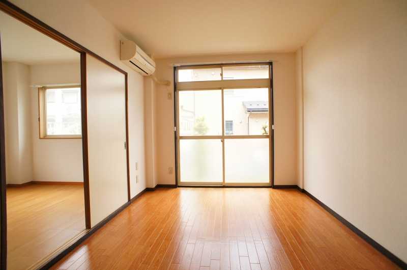 ��ʌ��������܎s�΋�厚�����̃A�p�[�g�̋��ԁE���r���O