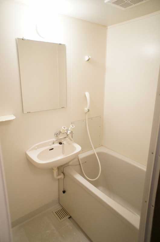 ��ʌ��������܎s�΋�厚�����̃A�p�[�g�̐��ʏ�