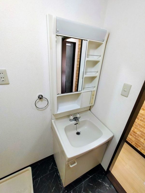 ��ʌ��������܎s��{��听���R���ڂ̃}���V�����̐��ʏ�