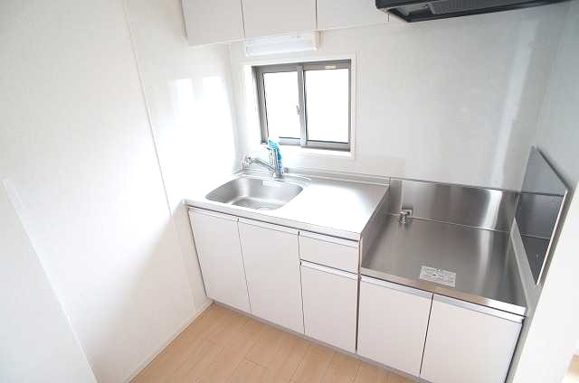 ��ʌ�����s�����R���ڂ̃A�p�[�g�̃L�b�`��