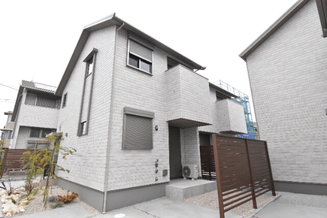 ��ʌ��������܎s�΋�����T���ڂ̃e���X�n�E�X�̌����O��