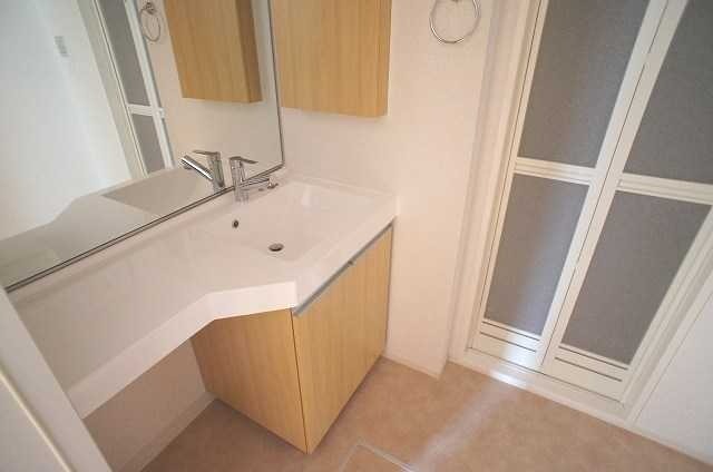 ��ʌ�����s�����R���ڂ̃A�p�[�g�̐��ʏ�