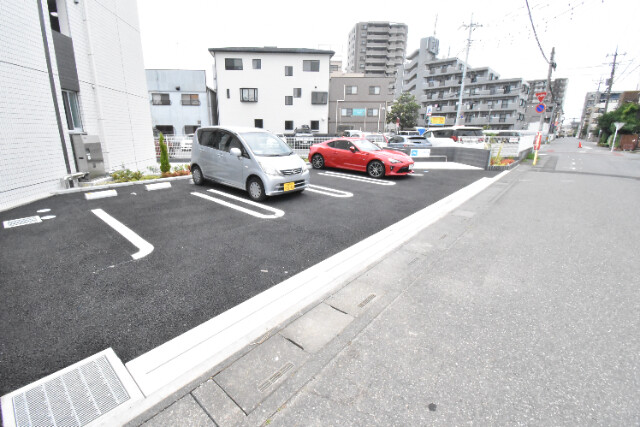 ��ʌ��������܎s�k��y�C���P���ڂ̃}���V�����̒��ԏ�