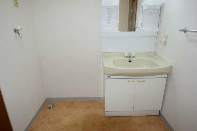 ��ʌ�����s�����Q���ڂ̃}���V�����̐��ʏ�