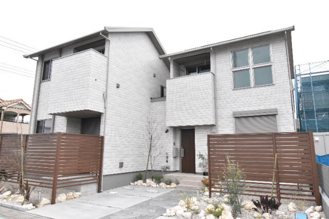 ��ʌ��������܎s�΋�����T���ڂ̃e���X�n�E�X�̌����O��