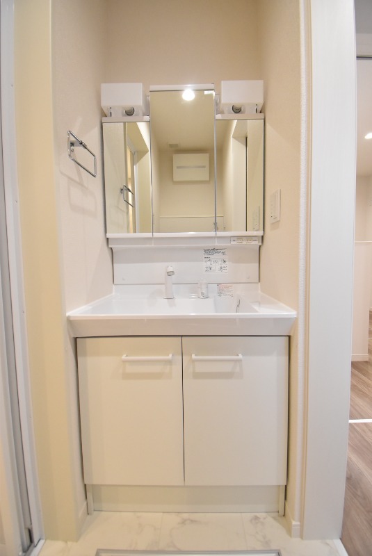 ��ʌ��������܎s�΋�����T���ڂ̃e���X�n�E�X�̐��ʏ�