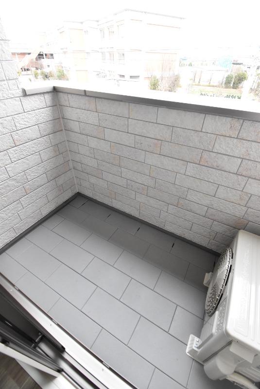 ��ʌ��������܎s�΋�����T���ڂ̃e���X�n�E�X�̃o���R�j�[