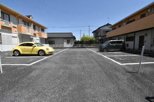 ��ʌ��@�c�s����R���ڂ̃A�p�[�g�̒��ԏ�