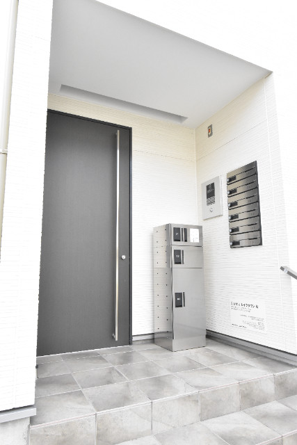 ��ʌ��z�J�s���C�N�^�E���U���ڂ̃A�p�[�g�̃G���g�����X