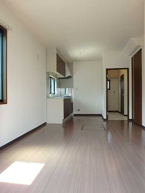 ��ʌ��������܎s������厚�쒆��̃e���X�n�E�X�̋��ԁE���r���O