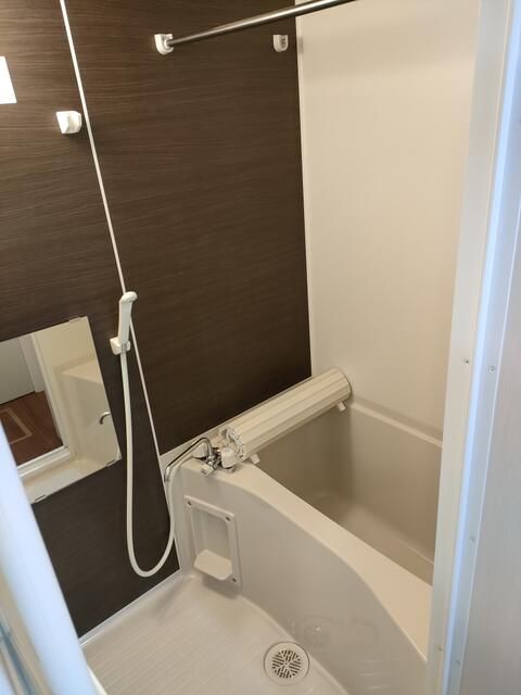 ��ʌ��k�����S�ɓޒ��{���Q���ڂ̃A�p�[�g�̃o�X