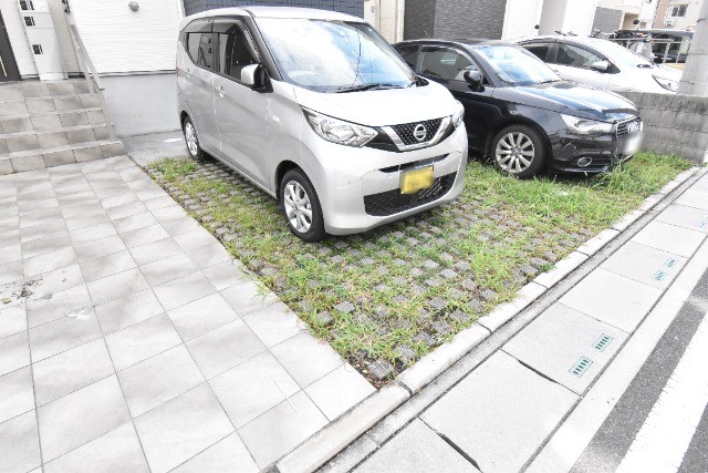 ��ʌ��z�J�s���C�N�^�E���U���ڂ̃A�p�[�g�̒��ԏ�