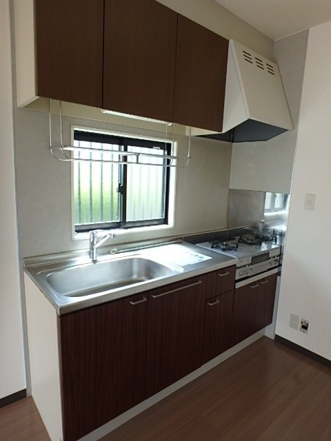 ��ʌ��������܎s������厚�쒆��̃e���X�n�E�X�̃L�b�`��