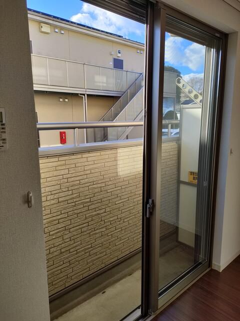 ��ʌ��k�����S�ɓޒ��{���Q���ڂ̃A�p�[�g�̃o���R�j�[