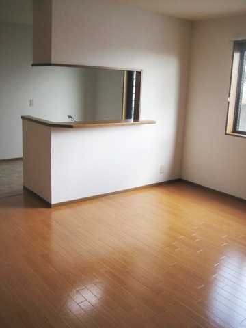 ��ʌ��������܎s��{��V�����Q���ڂ̃e���X�n�E�X�̋��ԁE���r���O