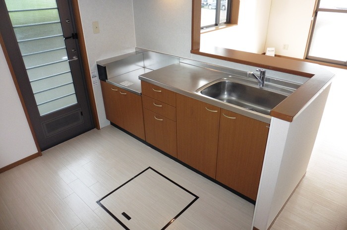 ��ʌ��������܎s��{��V�����Q���ڂ̃e���X�n�E�X�̃L�b�`��