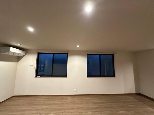 ��ʌ��������܎s�Y�a��̉ƂQ���ڂ̈�ˌ��Ă̋��ԁE���r���O