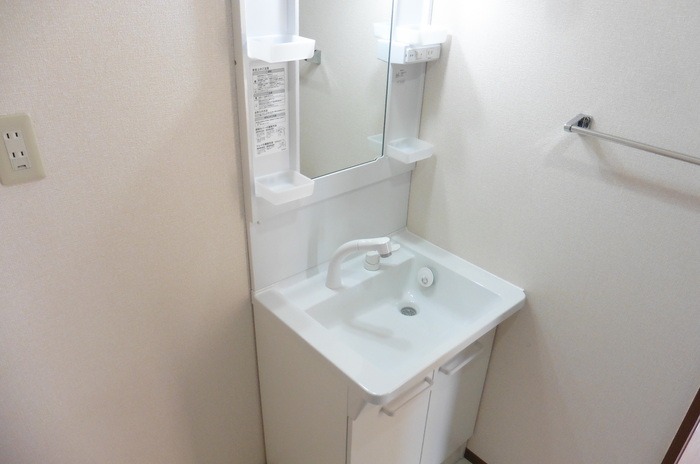 ��ʌ��������܎s��{��V�����Q���ڂ̃e���X�n�E�X�̐��ʏ�