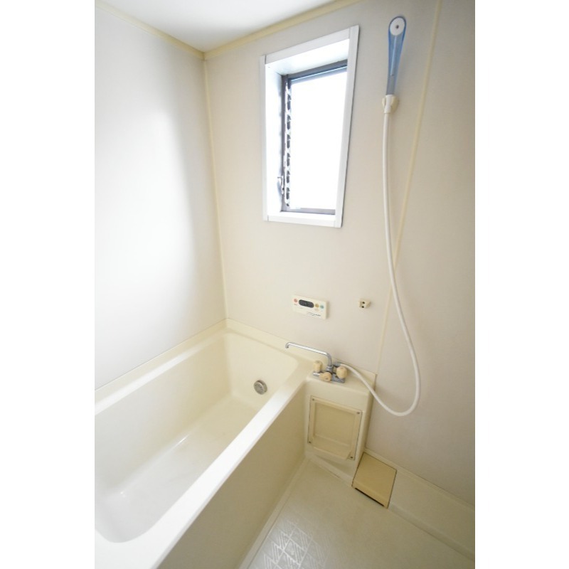 ��ʌ��@�c�s���m�؂Q���ڂ̃e���X�n�E�X�̃o�X