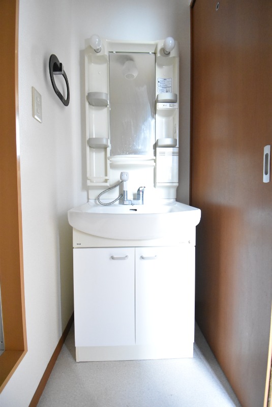 ��ʌ��������܎s�k��������Q���ڂ̃A�p�[�g�̐��ʏ�