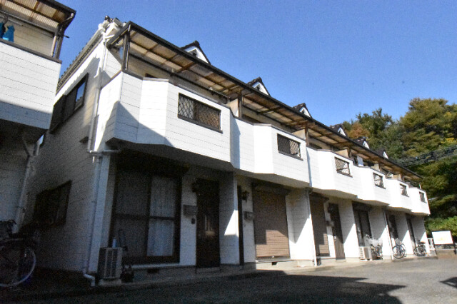 ��ʌ��@�c�s���m�؂Q���ڂ̃e���X�n�E�X�̃G���g�����X