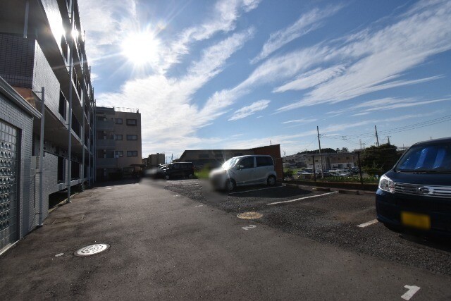 ��ʌ�����s������P���ڂ̃}���V�����̒��ԏ�