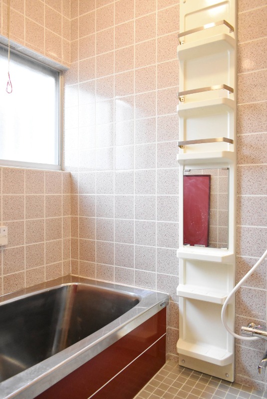 ��ʌ��n�s�����U���ڂ̃e���X�n�E�X�̃o�X