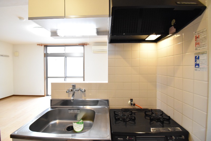 ��ʌ�����s�����J�{���Q���ڂ̃}���V�����̃L�b�`��