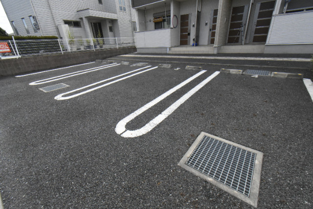 ��ʌ��k�����S�ɓޒ����Q���ڂ̃A�p�[�g�̒��ԏ�