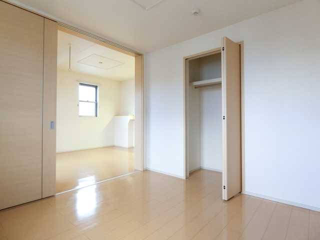 ��ʌ��k�����S�ɓޒ����Q���ڂ̃A�p�[�g�̂��̑�