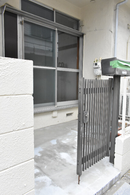 ��ʌ��n�s�����U���ڂ̃e���X�n�E�X�̃G���g�����X